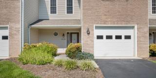 3 bed/2 1/2 Bath. Pet Friendly, Pool, Gallery 1