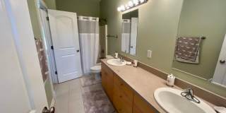3-bedroom, 2.5 bathroom partially furnished home in Saint Joseph Gallery 12