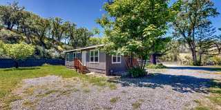Charming Calistoga Retreat 1 Bed 2 Bath with Office and Large Outdoor Space Gallery 1