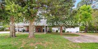 Charming 2 Bedroom Cottage-Style Home with Spacious Yard Gallery 1