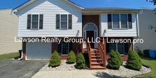 Three Bedroom Split Level with Garage and Fenced Yard Three Bedroom Split Level with Garage and Fenced Yard Gallery 1