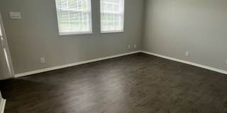 2 Bedroom Townhome w/ updated appliances! Gallery 1