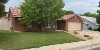 Nice 3 Bedroom 2 Bath Home with POOL and RV Parking Gallery 1