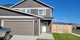 3 Bed 2.5 Bath with double attached garage in Belgrade Gallery 1