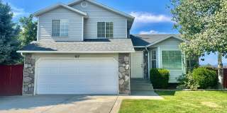 Lovely Sandy Home in Well Kept Neighborhood! Gallery 1