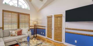 Luxury 4-bedroom - 4 bath with garage Gallery 28