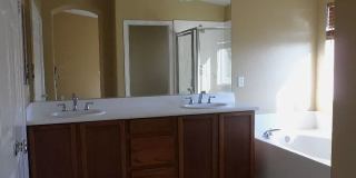 Lovely 5 Bed/3 Bath Home At Chapman Heights Community! Gallery 4