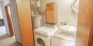 Spacious 3 bedroom w/ fenced yard Gallery 34