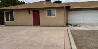 Cozy 2 Bedroom House with a 2 Car Garage Gallery 1
