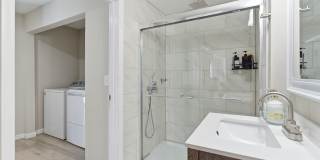 Charming Sarasota Retreat –4-Bedroom/3-Bathroom Modern Pool Home Near Everything! Gallery 21