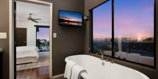 1733 Sunset Plaza Dr Gallery 38