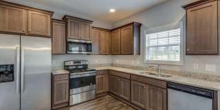 Fairview Station - Beautiful 4 / 2.5 - FENCED! Gallery 7