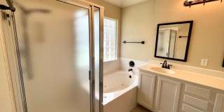 Well-Maintained 3 bedroom, 2 bathroom in Northwood Gallery 19