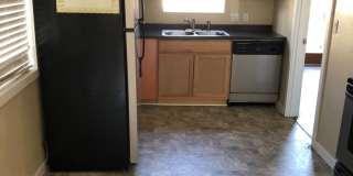 Cute 2 bedroom with garage Gallery 4