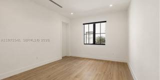 885 NE 76th St Gallery 37