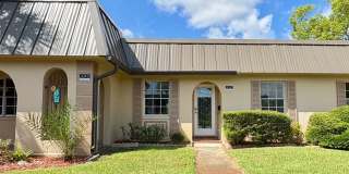 Adorable 2/1 Villa with Lake View Gallery 1