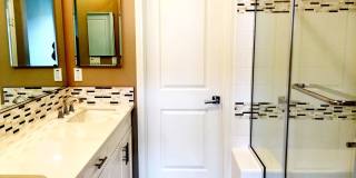 Amazing 4 Bedroom/3.5 Bathroom Townhome Gallery 8