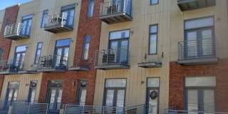 Downtown 3 BR/ 3.5 BA Condo w/ DOUBLE GARAGE! Gallery 1