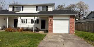 3 Bedroom 2 bath Duplex Gallery 1