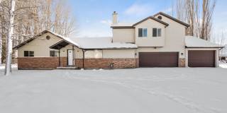 Beautiful home in Eden with amazing views from covered deck and 4 car garage Gallery 1