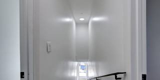 AMAZING NEW CONSTRUCTION UNIT NEAR DOWNTOWN Gallery 4