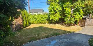 Comfortable 3-Bedroom, 2-Bath Lower Unit with Fully Fenced Yard in West Bremerton Gallery 14