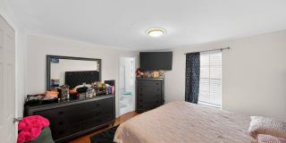 2523 Robinson Place Gallery 25
