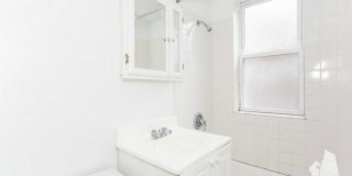 1947 West Winnemac Avenue Gallery 2