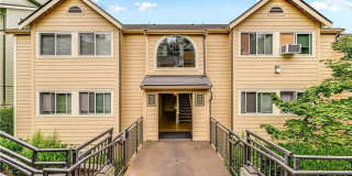 Bellevue - Spacious 2 Bedroom / 2 Bath Corner Condo Unit C1 **Pool and Gym!** Gallery 1