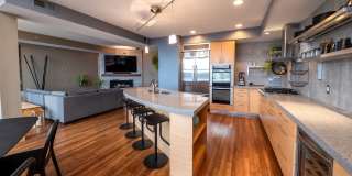 Luxurious multi-level penthouse condo - Flats Westbank Gallery 15