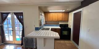 Cozy 2-Bedroom Duplex with Fireplace & Sunroom in Vista – Don’t Miss Out! Gallery 9