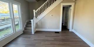 Newly Remodeled 3BR/1.5BA Townhome - Bates Hendricks Gallery 4
