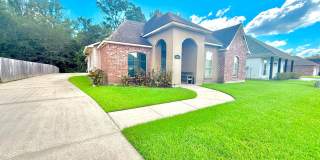 Beautiful 3 Bedroom Home with Outdoor Fireplace & Spacious Covered Patio in Gonzales! Gallery 1