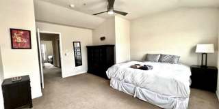 Downtown 3 Bedroom Townhome with 2 Car Garage Gallery 45