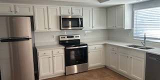 Beautiful 3/2 Available now! Gallery 1