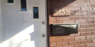 Charming 2 Bedroom Home with Backyard & In-Unit Washer/Dryer Gallery 3