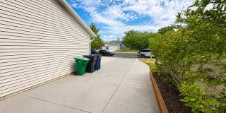 Spacious 5-Bedroom Sandy Home with Large Fenced Yard Spacious 5-Bedroom Sandy Home with Large Fenced Yard Gallery 43