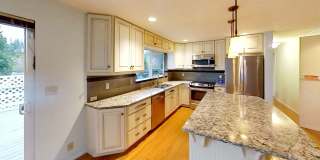Beautiful Home with 4 Bedrooms and 2 Bathrooms Available in September! Gallery 4