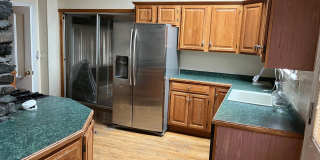 Sunny 2 Br / 1 BA Apartment in quiet area of Middleboro Gallery 1