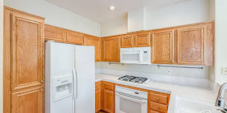 SD: Comfortable 2BD/2BA Townhome in Carmel Mountain Ranch with Community Pool, Attached Garage & In-Unit Laundry Gallery 1