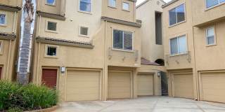 Lovely Bright and Spacious Two Bedroom Tri-Level Condo Gallery 1