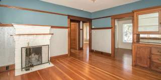 3 Bed, 1 Bath Home by Downtown! Gallery 4