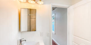 SD: Studio in City Heights with Granite Kitchen, Ceiling Fan & Private Setting Gallery 5
