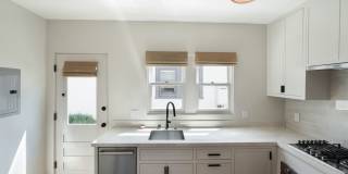 Beautiful 1 bed / 1 bath bungalow-style apartment now available! Gallery 6