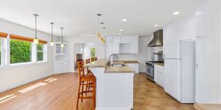 Downtown Napa 3 bed 2 bath single level home Gallery 24