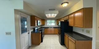Spacious 3 Bedroom home in Pelican Bay- Golf Course View Gallery 4