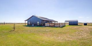 Luxury Barndominium Haven with Workshop, Garage & Covered Parking Gallery 1