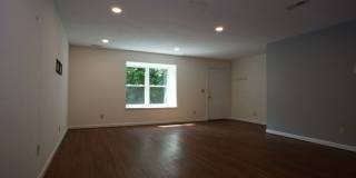 4 Bed/2 1/2 Bath Bus Line Reserved Parking Gallery 4