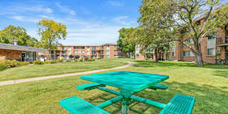 Burgundy & Hillsboro Apartments Gallery 23