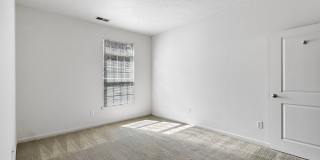 Grand Lakeside Escape: Spacious 3-Bedroom Retreat in Lakeshore Community Gallery 33